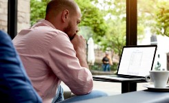 Manatdesksmall1) (1)